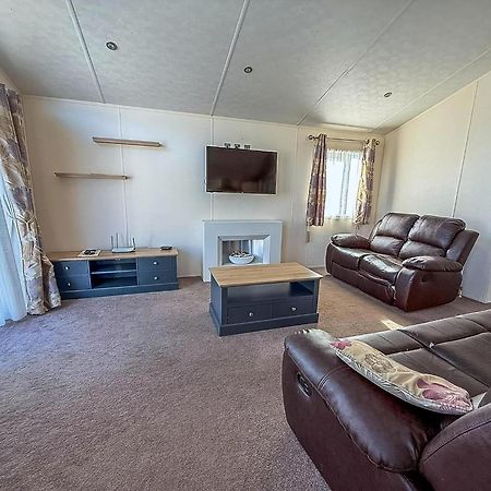 Luxury Lodge At Suffolk Sands Holiday Park Ref 45009Mv Felixstowe Exteriér fotografie