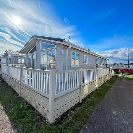 Luxury Lodge At Suffolk Sands Holiday Park Ref 45009Mv Felixstowe Exteriér fotografie